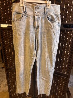 SO Light Acid Wash High-Rise Ankle Jeans
